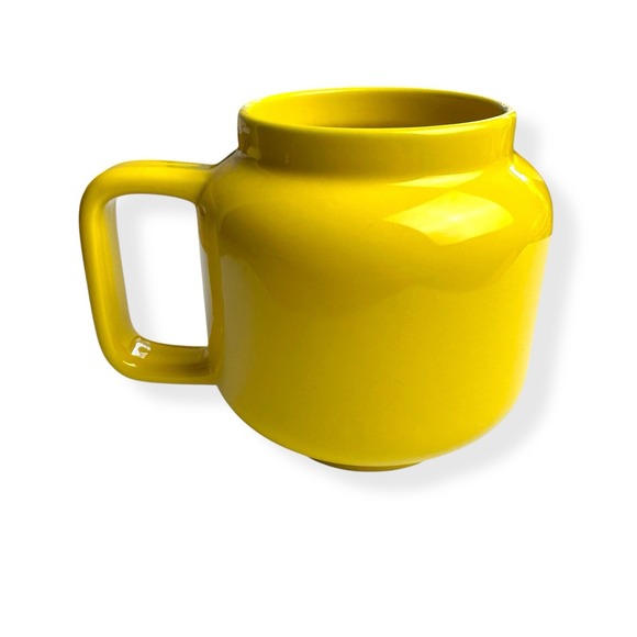 LEGO‎ Ceramic Mug Winking Girl 17.9 Oz. Ceramic Mug Yellow - Picture 2 of 9